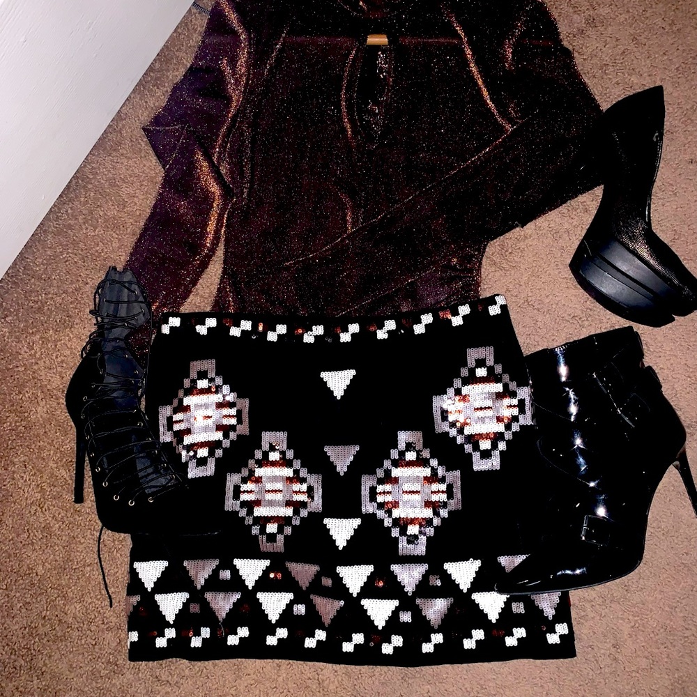 Medium sequence lined mini skirt